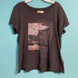 ❄️3 for 30! Hollister graphic t-shirt